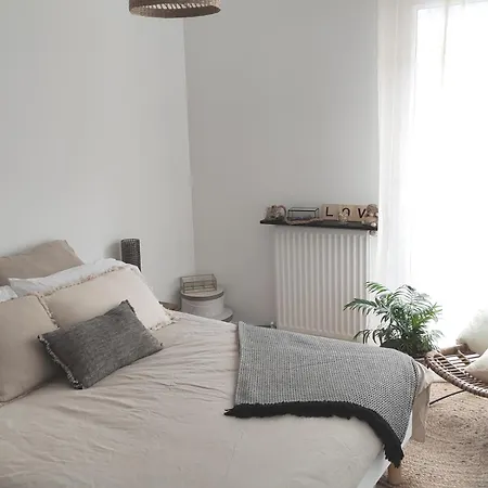 65m2 Proche Centre Ville, Parking Apartment